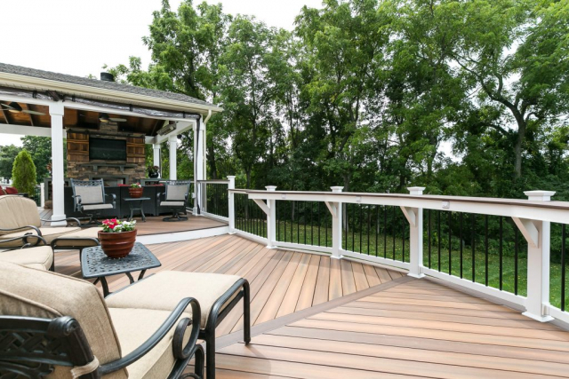 composite deck railing options - Custom Composite Deck Railing builder and contractor in Michigan