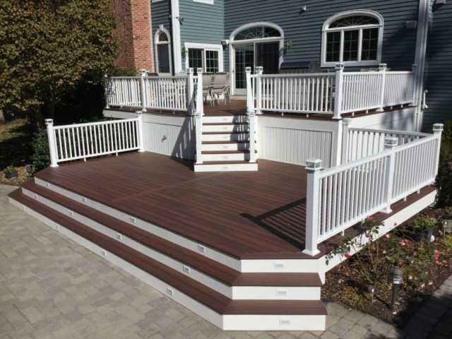 Horizon Tudor Brown Fiberon Composite Decking - Fiberon multi-level Deck builder and contractor in Michigan