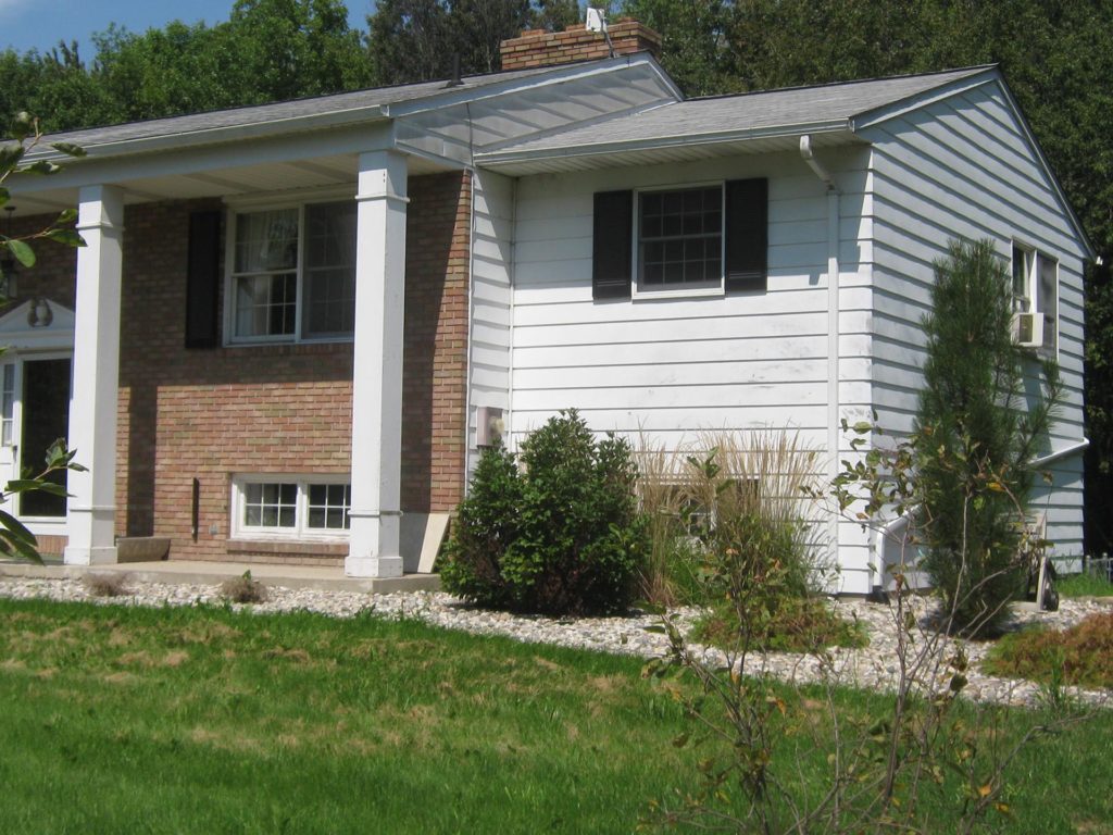 sideview of House in MI