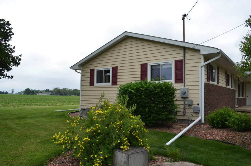 front view of House in MI