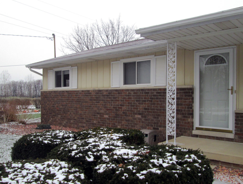 front view of House in MI