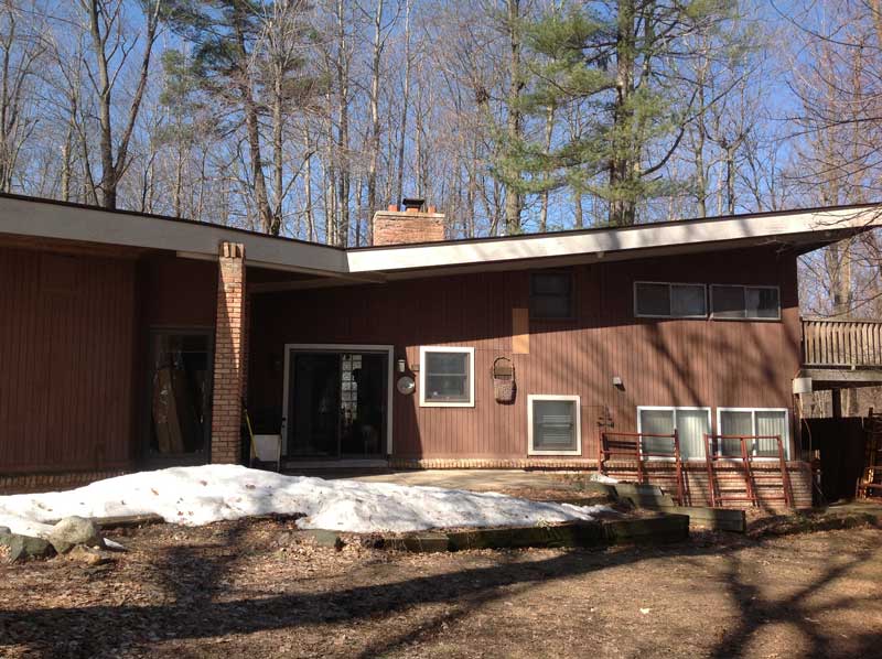 Front view of House in MI