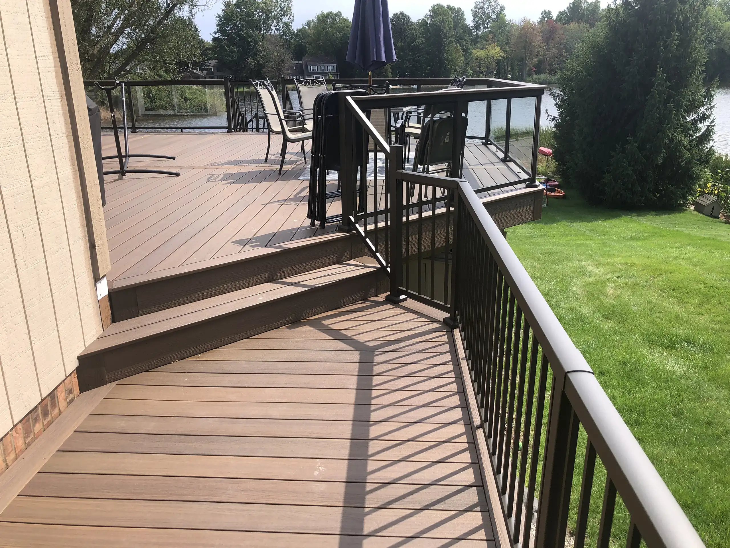 Custom multi-level Deck builder and contractor in Michigan